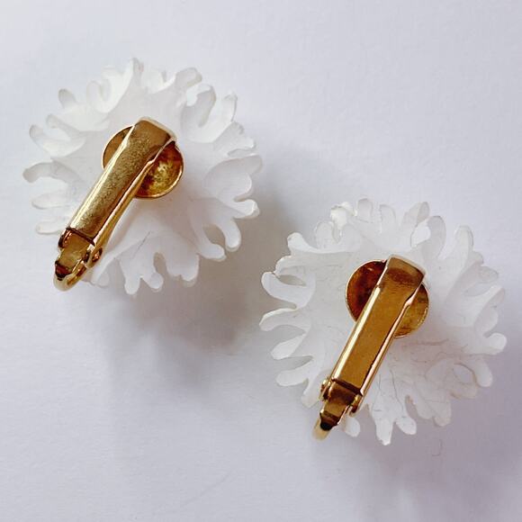 VTG 50s Flower Clip-On Earrings White Chrysanthemum Gold Tone Mid Century Floral - Picture 7 of 12